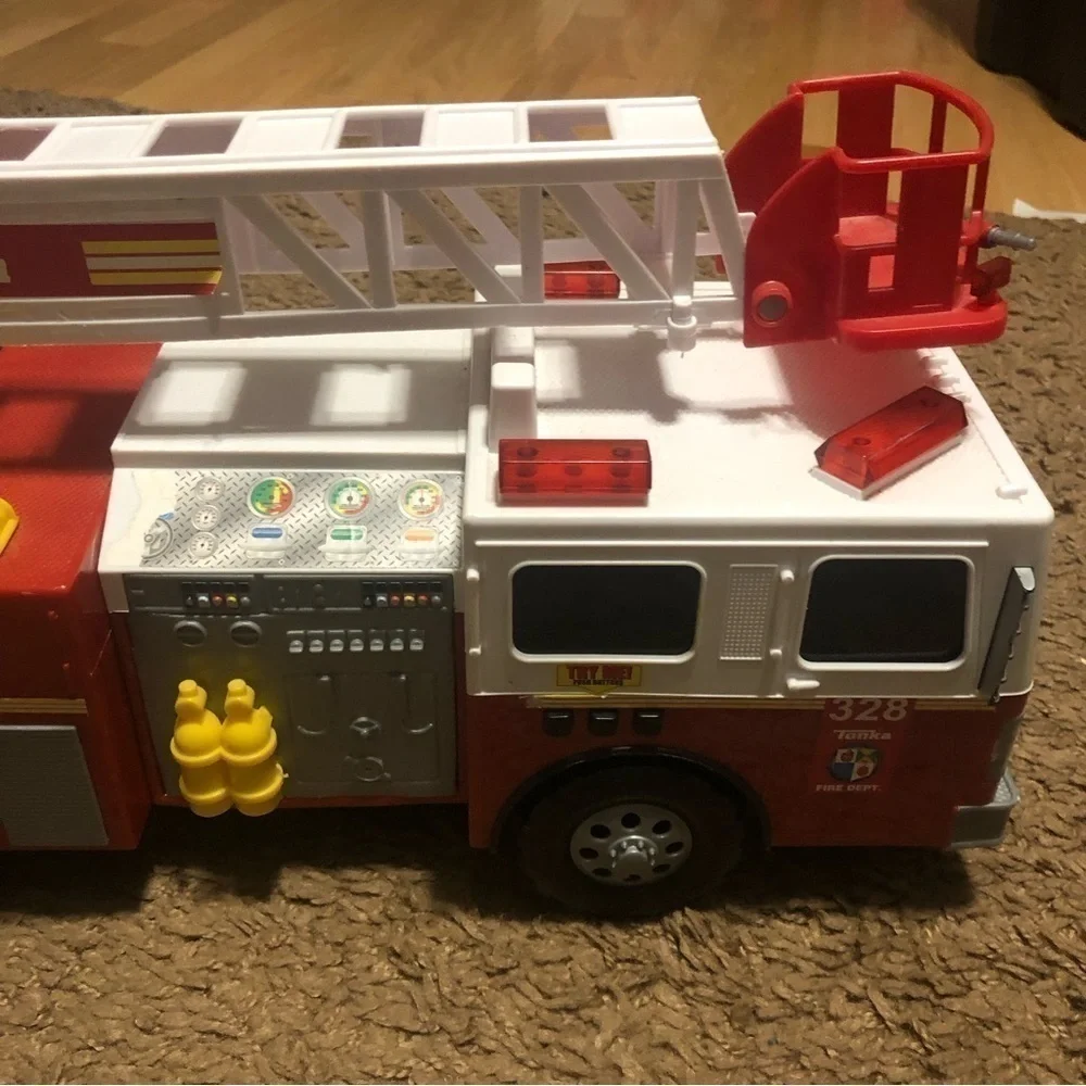 Vintage Tonka Fire Trunk Large Hook and Ladder Kids Toy Sounds Lights Red